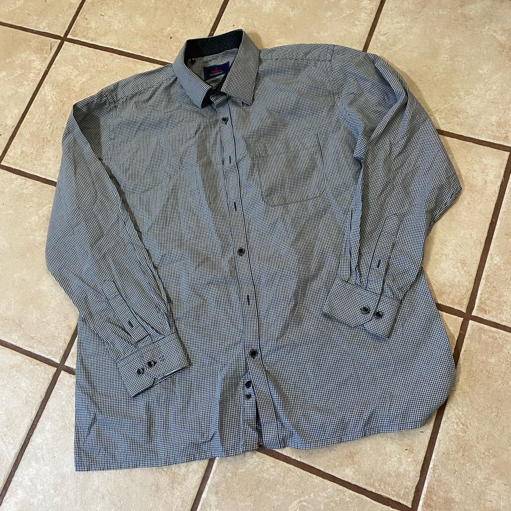 Men's Black and White Checkered Shirt Size Large by Raymond Like Néw